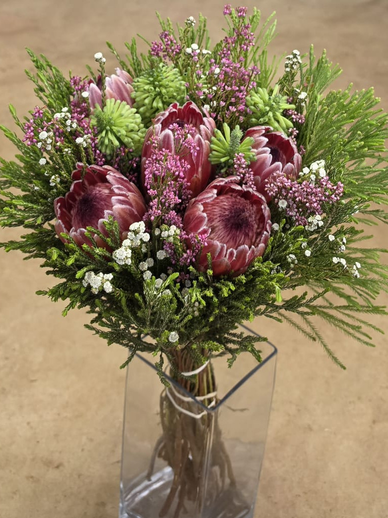 Jumbo Protea Bouquet